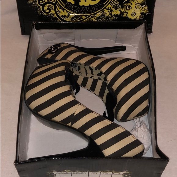 Too Fast Mustache Stiletto Heels - Picture 6 of 8